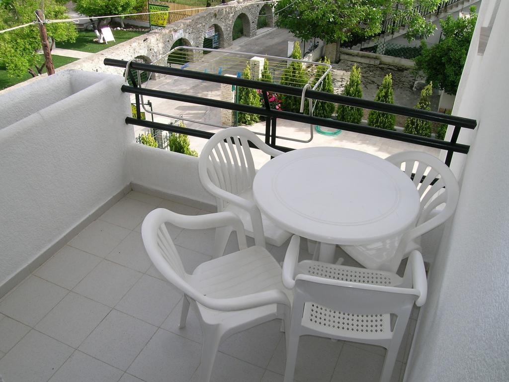 Kamares Apartments Εε Pórosz Szoba fotó